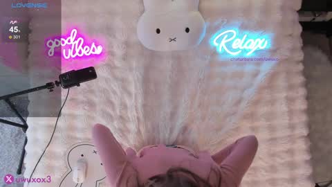 Snapshot of uwuxo chatting on 11/24/25, 03:17 Romy online show from 11/24/25, 03:17