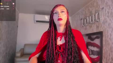 Snapshot of v_suckscock chatting on 10/20/25, 01:55 online show from 10/20/25, 01:55