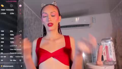 Snapshot of v_suckscock chatting on 10/24/25, 01:51 online show from 10/24/25, 01:51