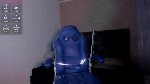 Snapshot of v_suckscock chatting on 11/21/25, 09:24 online show from 11/21/25, 09:24