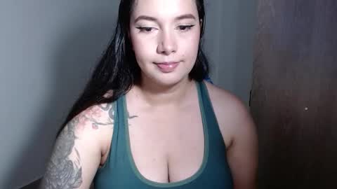Snapshot of v_vennus chatting on 09/22/25, 04:36 Vennus online show from 09/22/25, 04:36