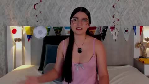 Snapshot of vaalentina_lux chatting on 06/22/26, 02:36 Vaalentina Lux online show from 06/22/26, 02:36