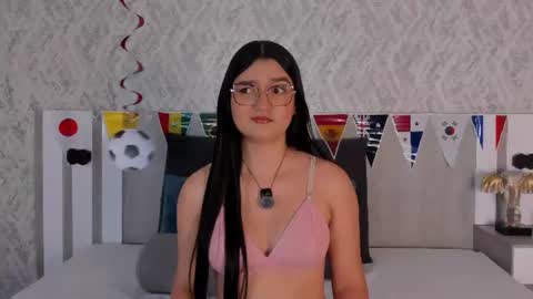 Snapshot of vaalentina_lux chatting on 07/01/26, 02:07 Vaalentina Lux online show from 07/01/26, 02:07