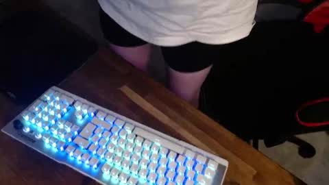 vacation__ online show from 11/11/25, 03:45