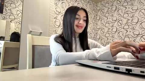 Snapshot of vadadasinger chatting on 05/30/26, 08:33 Kiki online show from 05/30/26, 08:33