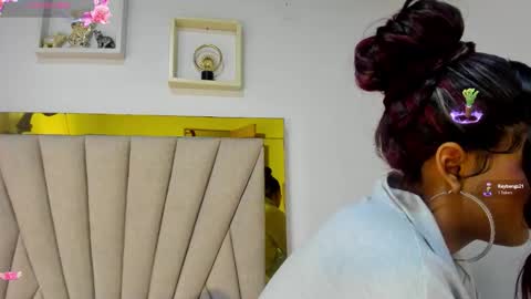 Snapshot of vahiolet_fuentes chatting on 03/19/26, 02:59 vahioleth online show from 03/19/26, 02:59