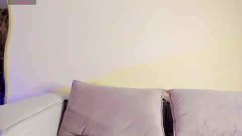 Snapshot of vahl_ chatting on 09/18/25, 02:35 Vahl new and only account online show from 09/18/25, 02:35