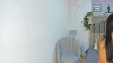 Snapshot of vaiolet__ chatting on 12/15/24, 07:53 Vaiolet online show from 12/15/24, 07:53