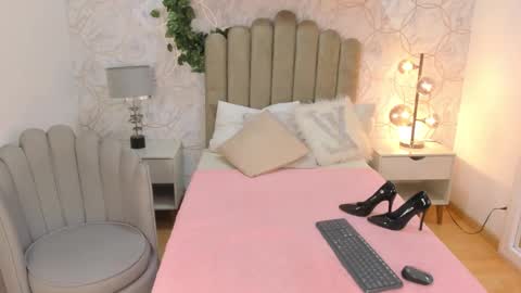 Snapshot of vaiolet__ chatting on 01/11/25, 07:49 Vaiolet online show from 01/11/25, 07:49