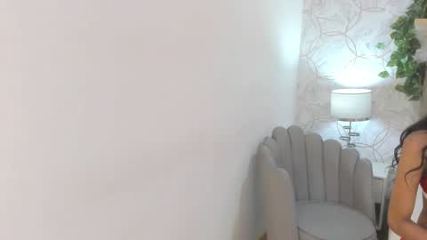 Snapshot of vaiolet__ chatting on 01/26/25, 07:20 Vaiolet online show from 01/26/25, 07:20