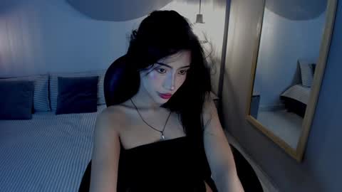 Snapshot of vaiolethsan chatting on 12/31/24, 01:52 Vaioleth online show from 12/31/24, 01:52