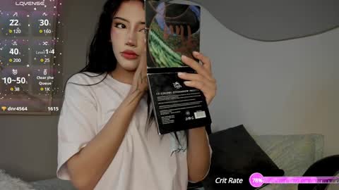 Snapshot of vaiolethsan chatting on 01/12/25, 07:53 Vaioleth online show from 01/12/25, 07:53