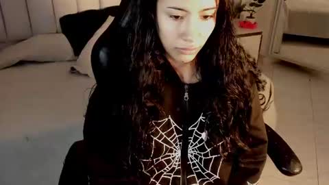 Snapshot of vaiolethsan chatting on 06/15/26, 01:02 Vaioleth online show from 06/15/26, 01:02