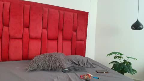 Snapshot of vaiolett_smith chatting on 03/01/25, 01:29 V A I O L E T T S M I T H online show from 03/01/25, 01:29