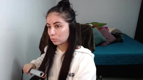 Snapshot of val_angelll chatting on 12/20/25, 03:13 valentina online show from 12/20/25, 03:13