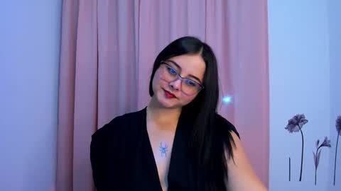Snapshot of val_ferrer chatting on 09/14/25, 02:22 Valeria online show from 09/14/25, 02:22