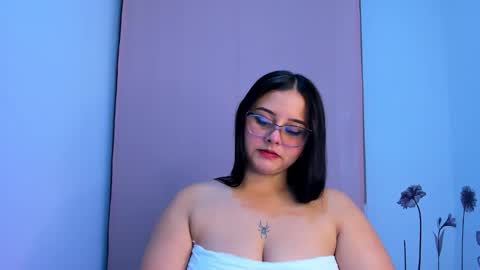 Snapshot of val_ferrer chatting on 09/21/25, 01:07 Valeria online show from 09/21/25, 01:07