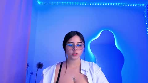 Snapshot of val_ferrer chatting on 09/30/25, 11:54 Valeria online show from 09/30/25, 11:54