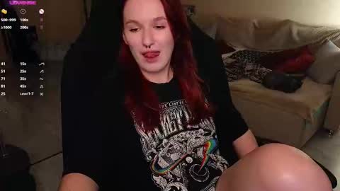 Snapshot of val_manson chatting on 10/23/25, 08:07 Val online show from 10/23/25, 08:07