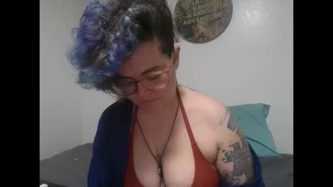 Snapshot of valarieak chatting on 10/17/25, 07:27 valarieak online show from 10/17/25, 07:27