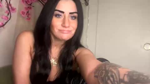 Valaya Noire online show from 12/17/25, 01:11