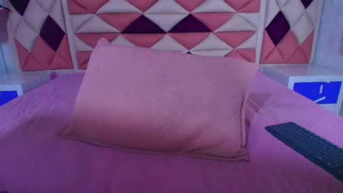 Snapshot of vale_castro1 chatting on 09/13/25, 07:24 Valentina online show from 09/13/25, 07:24