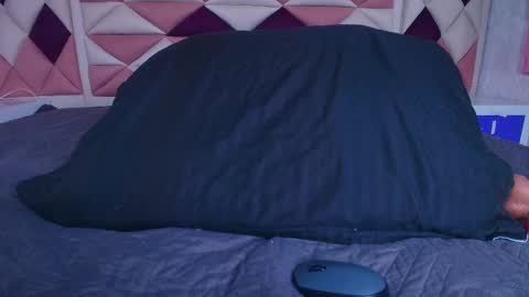 Snapshot of vale_castro1 chatting on 09/14/25, 07:13 Valentina online show from 09/14/25, 07:13