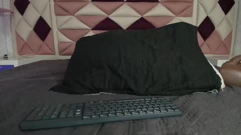 Snapshot of vale_castro1 chatting on 09/15/25, 07:14 Valentina online show from 09/15/25, 07:14