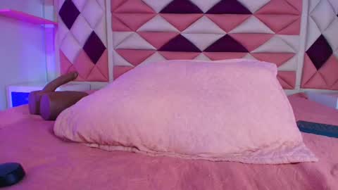 Snapshot of vale_castro1 chatting on 09/26/25, 07:18 Valentina online show from 09/26/25, 07:18