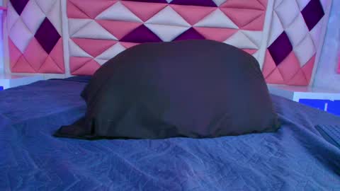 Snapshot of vale_castro1 chatting on 10/10/25, 07:24 Valentina online show from 10/10/25, 07:24