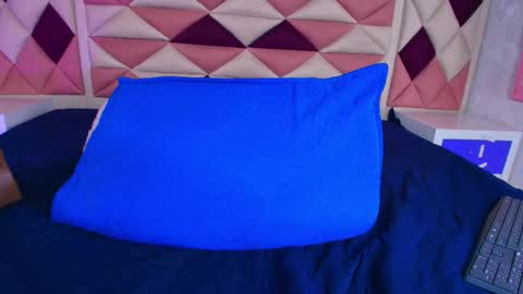 Snapshot of vale_castro1 chatting on 10/30/25, 07:36 Valentina online show from 10/30/25, 07:36