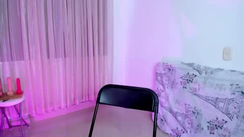 Snapshot of vale_kross chatting on 03/04/26, 03:40 HI IM NEW online show from 03/04/26, 03:40