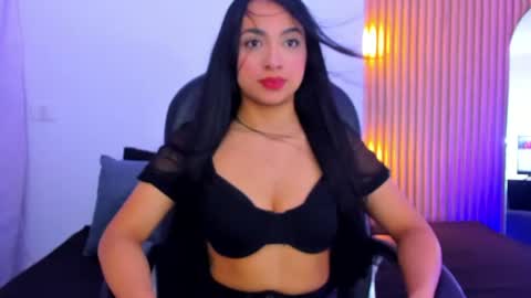 Snapshot of valee_gomezz1 chatting on 07/19/26, 01:59 Vale online show from 07/19/26, 01:59