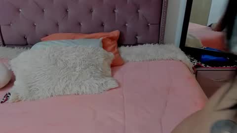 Snapshot of valen_brown chatting on 02/20/26, 06:19 Valentina online show from 02/20/26, 06:19