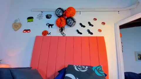 VALENTINA  3 online show from 10/31/25, 12:06