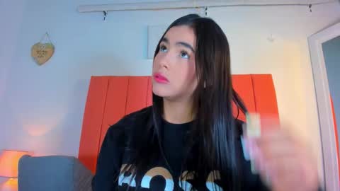 VALENTINA  3 online show from 11/19/25, 12:05