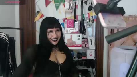 Snapshot of valen_ross7 chatting on 07/10/26, 02:52 valen_ross7 online show from 07/10/26, 02:52