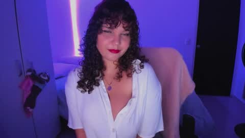 Snapshot of valen_smile_ chatting on 12/22/24, 01:55 valen_smile_ online show from 12/22/24, 01:55