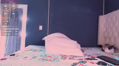 Snapshot of valen_thompson chatting on 12/14/24, 01:17 IG-valen mendoza99 twitter valenthompson99 online show from 12/14/24, 01:17