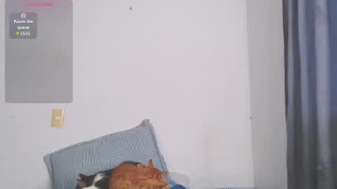 Snapshot of valen_thompson chatting on 11/24/25, 10:42 IG-valen mendoza99 twitter valenthompson99 online show from 11/24/25, 10:42