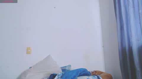 Snapshot of valen_thompson chatting on 11/27/25, 09:06 IG-valen mendoza99 twitter valenthompson99 online show from 11/27/25, 09:06