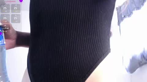 Snapshot of valen_thompson chatting on 03/14/26, 06:13 IG-valen mendoza99 twitter valenthompson99 online show from 03/14/26, 06:13