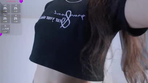 Snapshot of valen_thompson chatting on 03/17/26, 12:37 IG-valen mendoza99 twitter valenthompson99 online show from 03/17/26, 12:37