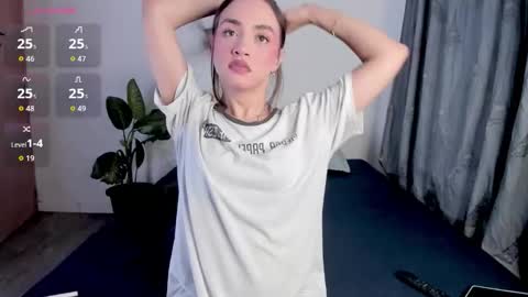 IG-valen mendoza99  twitter valenthompson99 online show from 06/12/26, 11:57