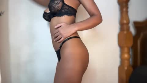 Snapshot of valenciaember chatting on 12/19/25, 01:51 Valencia Ember online show from 12/19/25, 01:51