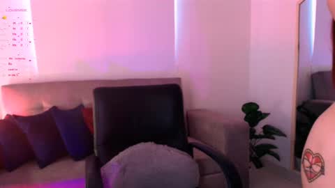 Snapshot of valengarcia_ chatting on 03/07/25, 09:59 valen online show from 03/07/25, 09:59