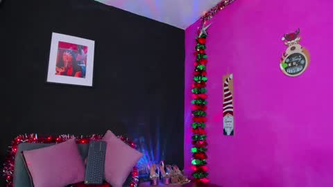 Snapshot of valenmilan chatting on 12/11/24, 01:58 valentina milan online show from 12/11/24, 01:58