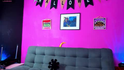 Snapshot of valenmilan chatting on 10/22/25, 06:13 valentina milan online show from 10/22/25, 06:13