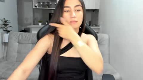 Snapshot of valenn_05 chatting on 09/17/25, 03:41 Valen online show from 09/17/25, 03:41