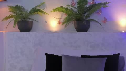 Snapshot of valenn__smith chatting on 02/25/25, 07:03 Valentina online show from 02/25/25, 07:03